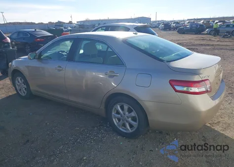 2011 Toyota Camry Le z USA, uszkodzony, nr VIN 4T4BF3EK2BR117689